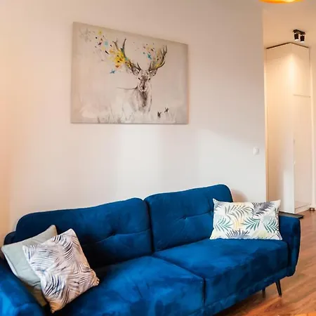 Navy Blue By Bookinghost * Varsovie