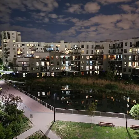 Navy Blue By Bookinghost ワルシャワ