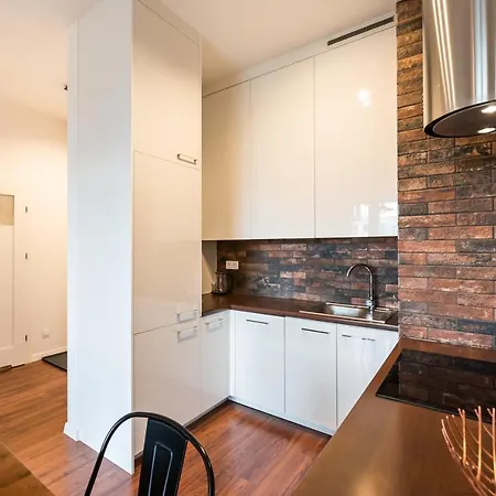 Navy Blue By Bookinghost * Varsovie